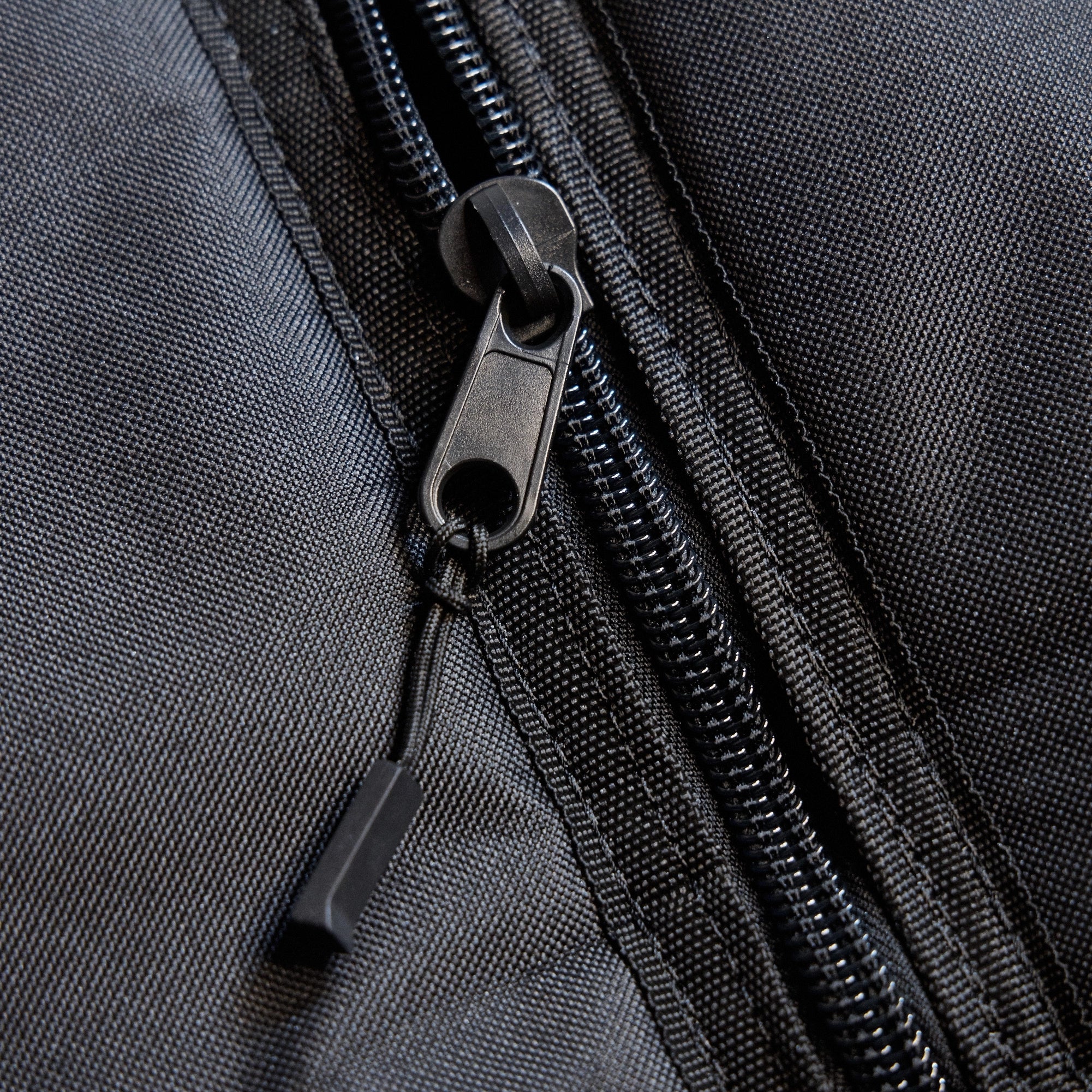 Close-up of non-corrosive zips downwind SUP bag