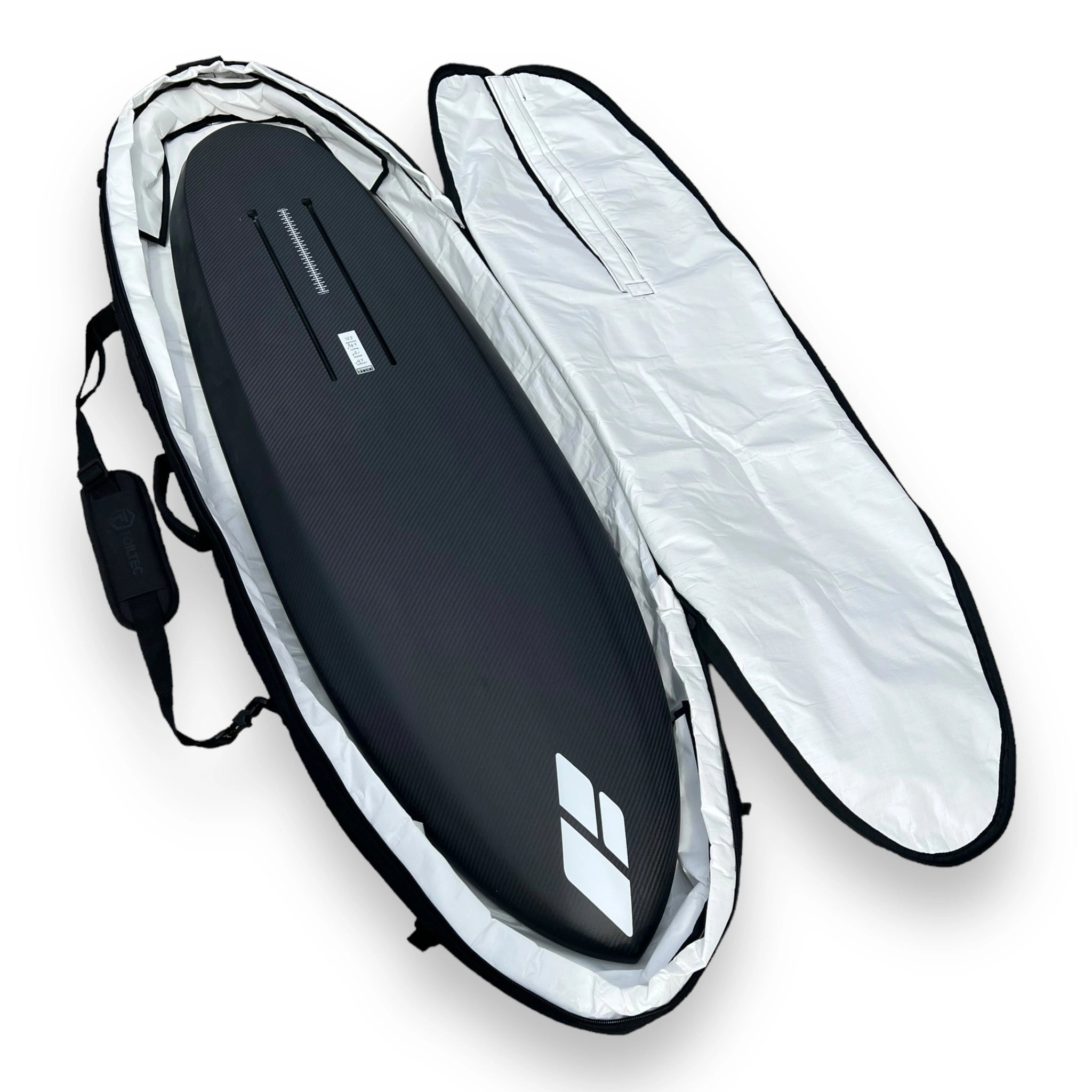 Interior padding and tarpaulin lining of foilboard bag 5'6"